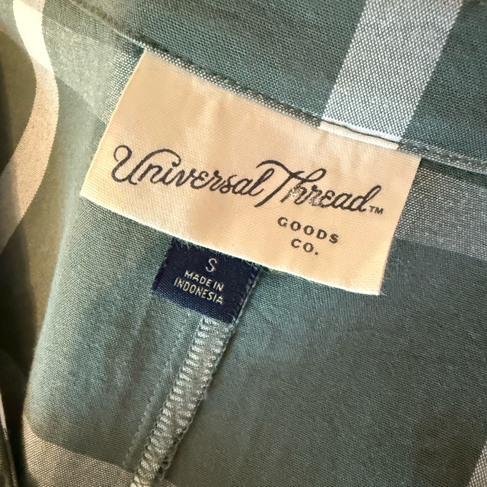 Universal Thread Shortsleeved Top - Picture 4 of 5